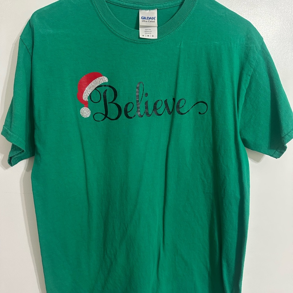 Gildan Green 'Believe' T-Shirt with Santa Hat